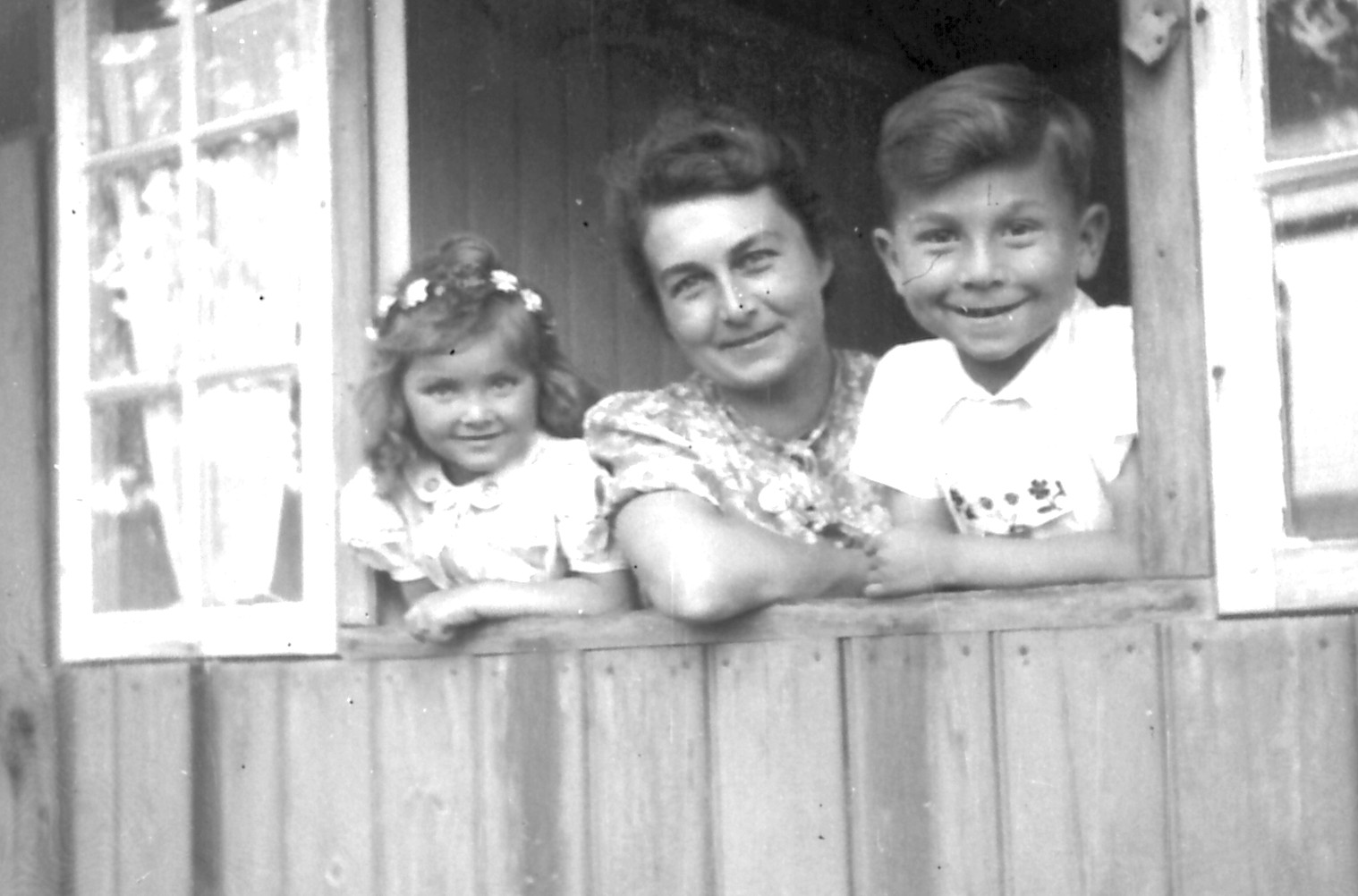1948 – Familienidyll im Garten Herberger