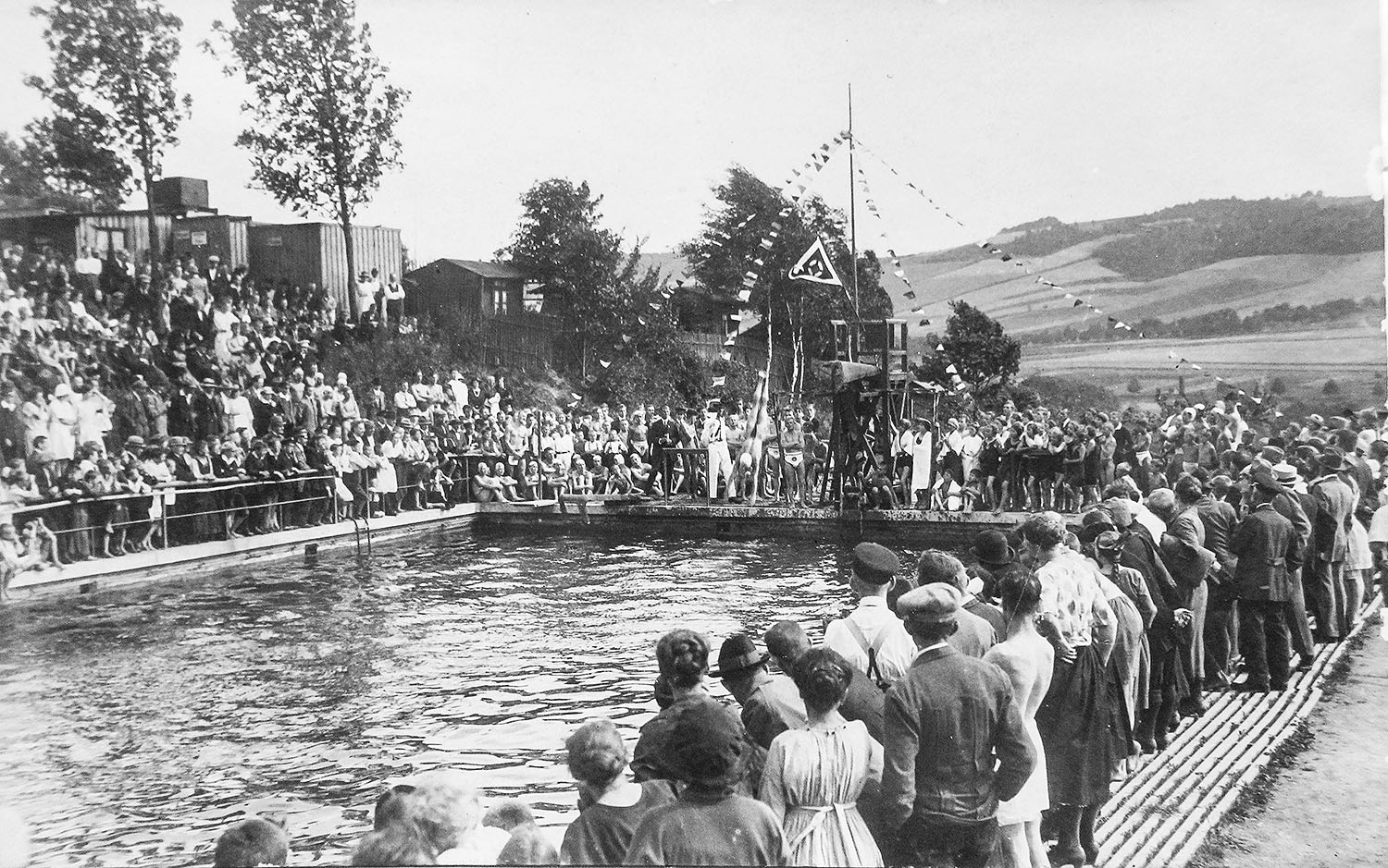Einweihung des Schwimmbades im August 1921